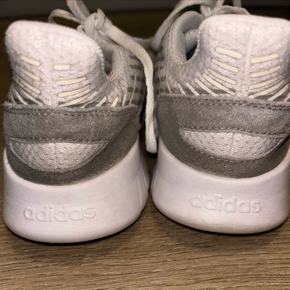 Adidas sneakers white size 6 VGUC